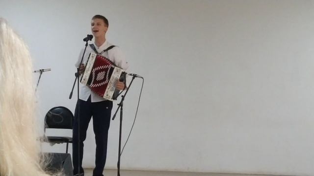 За лесом солнце просияло