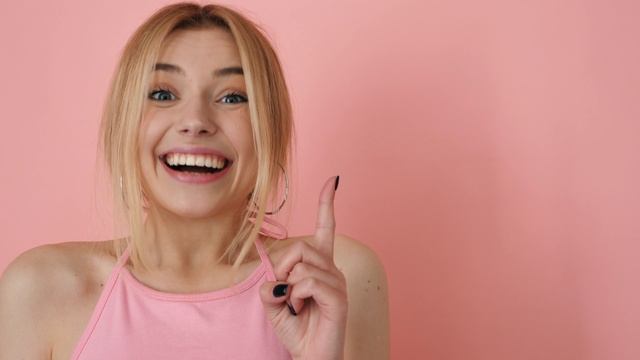 7022031_Amazed_Attractive_3840x2160