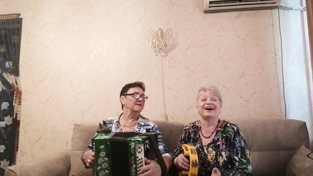 казачья  песня я бабеночка молоденькая автор  В.Кабанов исполнение Валентина К Татьяна Г.