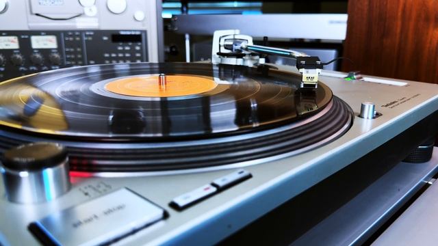 Don't Look Back - Boston • Technics SL-1200 Mk.II/Akai PC-100/ModWright PH 9.0 (Presentation 3)