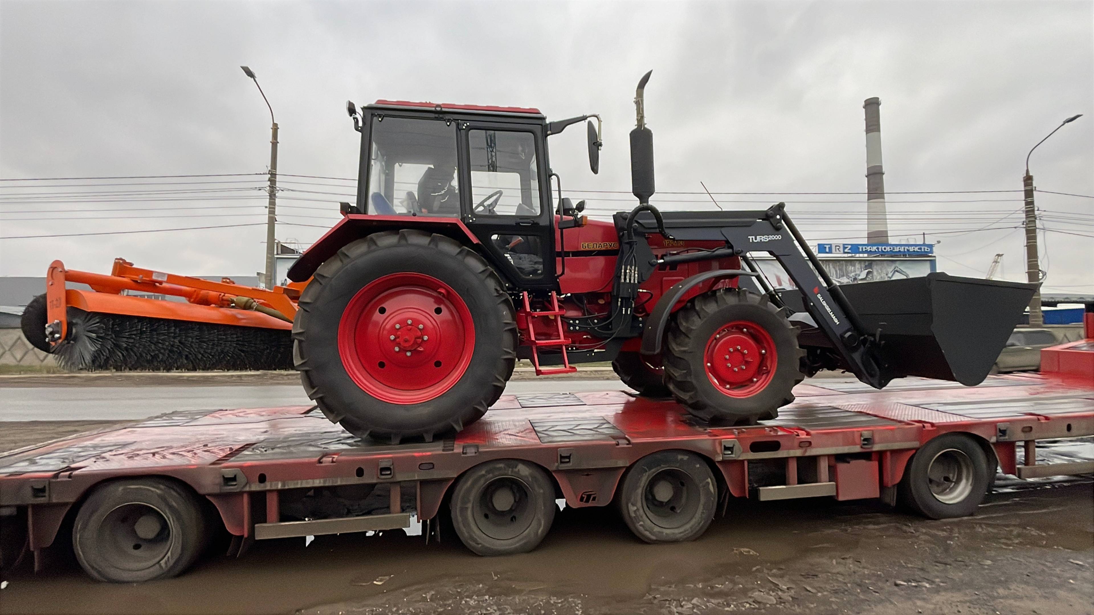 Трактор Беларус-1221.3 с кондиционером, подогрев зеркал , погрузчик ТУРС и щетка