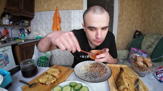 МУКБАНГ ПЮРЕ / ЯИЧНИЦА / ГРЕЧКА / РЫБА - МИНТАЙ / MUKBANG АСМР 13. 11. 2024