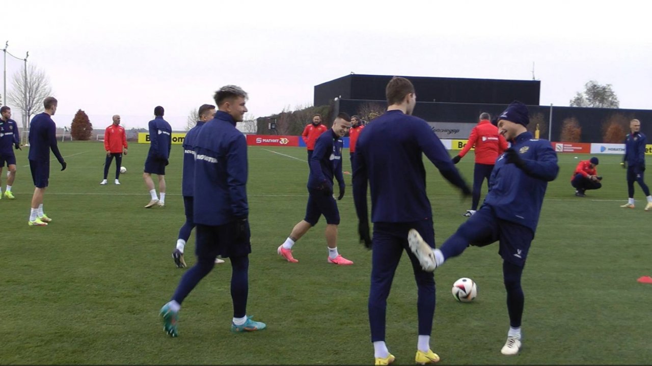 Тренировка сборной России перед матчем с Брунеем