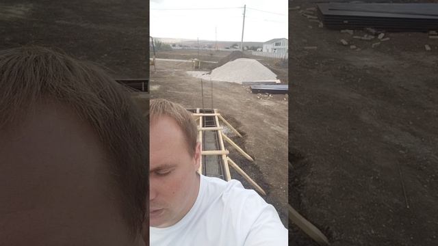 Строительство дома в с. Пионерском. Армирование ленты фундамента. Часть 2