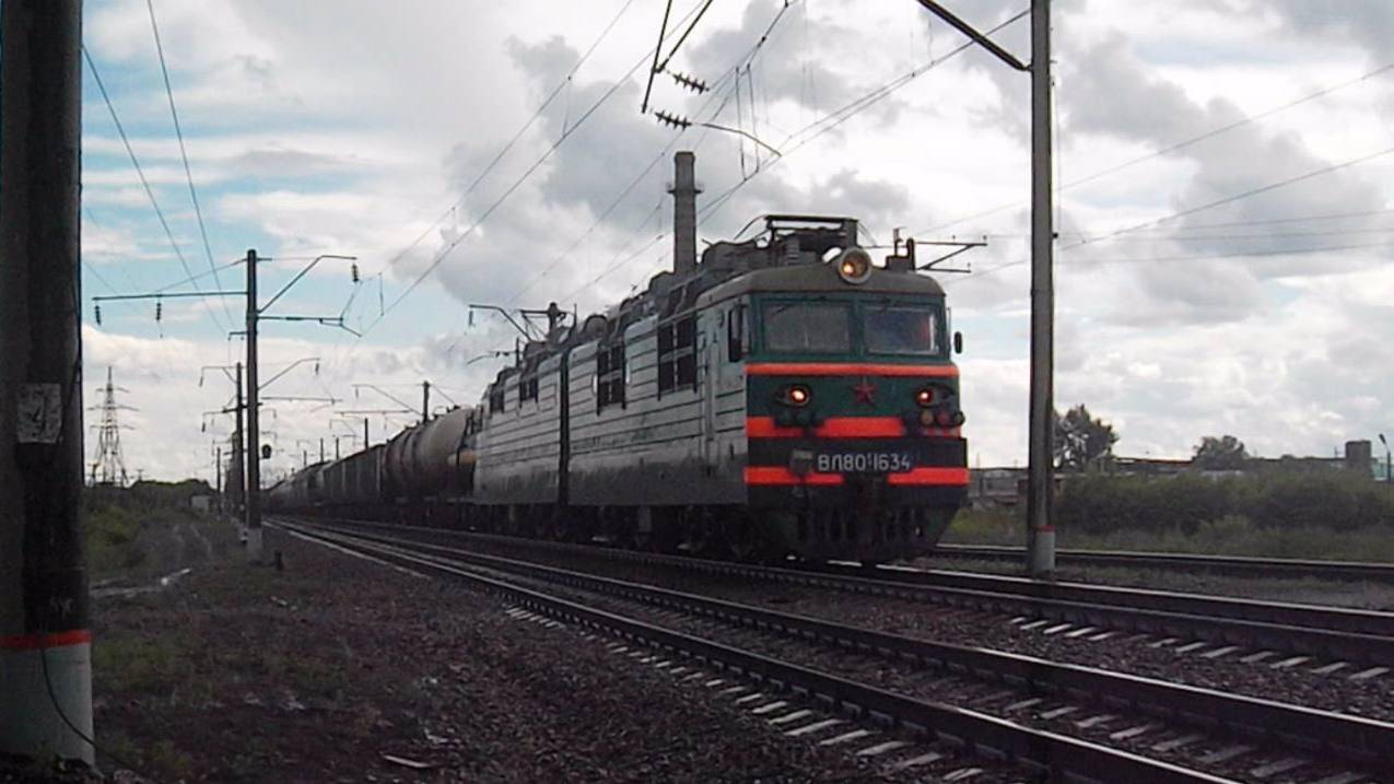 Электровозы ВЛ80С-1634 и ЭП1-306. Разошлись как в море корабли.