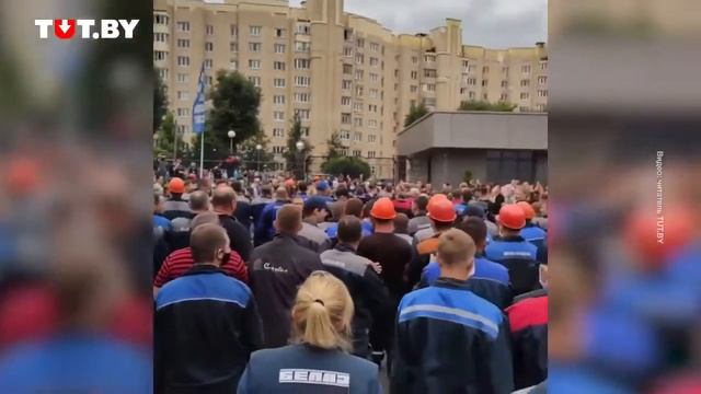 bneVideo Belarus protests crowd of workers chanting "resign" as they go on strike