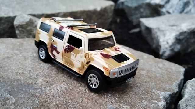 Hummer H 2 в защитном цвете