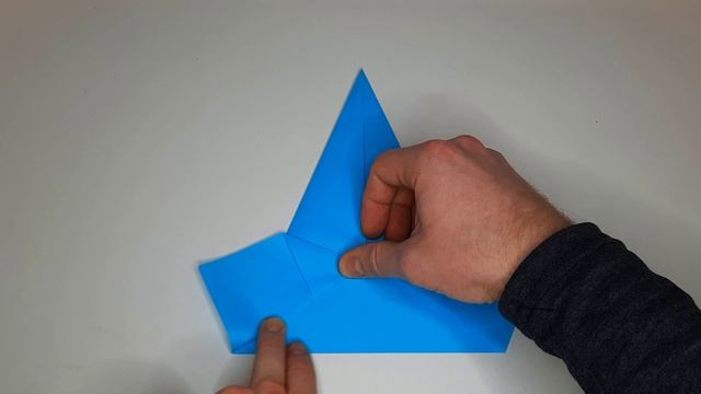 Как сделать бумажный самолетик, который далеко летит