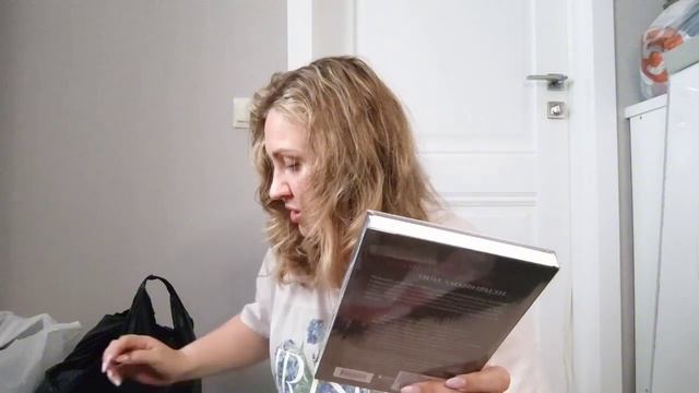 ЭТИ КНИГИ СВАЛИЛИСЬ МНЕ НА ГОЛОВУ! ПЕРЕДЕРЖКА С ПРАВОМ ПОЛЬЗОВАНИЯ.