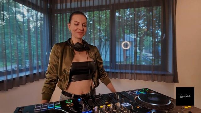 Room 8 - Die Newcomer-Show S2E7 mit MELLA MARA