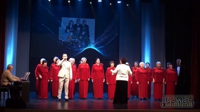 Скажите детям - солисты студии эстрадного вокала "Соловей" и хор ветеранов войны и труда.