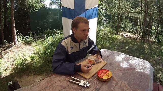 Пробую сюрстрёмминг (Surströmming)