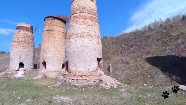 Шахтные печи для обжига известняка под Саткой, Челябинская область.