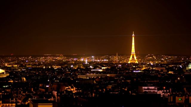 Эйфелева башня в Париже.