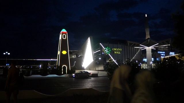 Небоскребы и ночное освещение в Грозном.