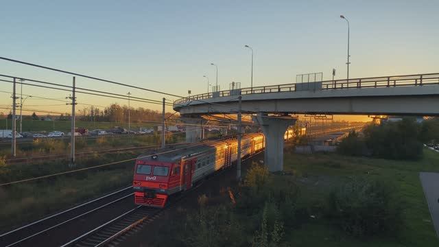 Электропоезд ЭТ2М-046 "Имени Курсантов-Кировцев", перегон Броневая - Лигово