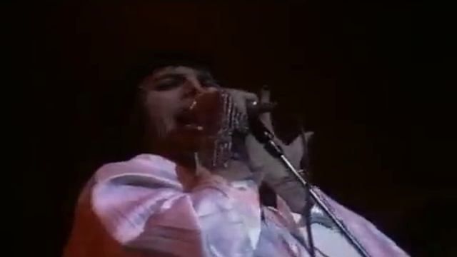 Queen - Now I'm Here (Official Video)