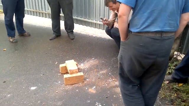 Профессиональный каратист у нас на заводе