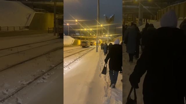 На Кирова остановились трамваи.

Пропало напряжение.