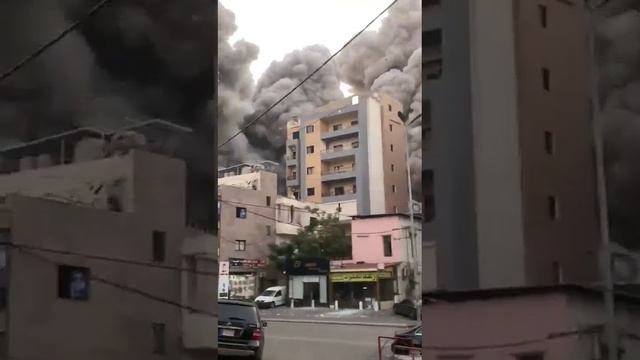 Кадры одного из сегодняшних ударов ВВС Израиля по Бейруту.