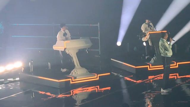 Stromae : Papaoutai ( multitude tour avant première) live bercy 24 février 2022