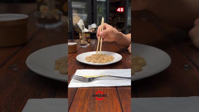 Палочками удобнее чем вилками! Людей триггерило в инсте