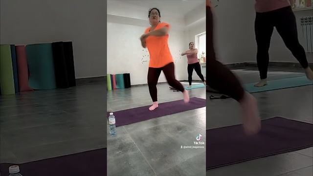 Фитнес упражнения на мышцы ног , корпуса