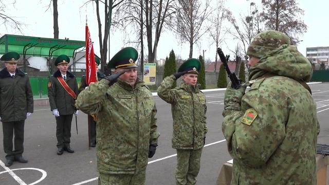 Отряд построили для получения оружия