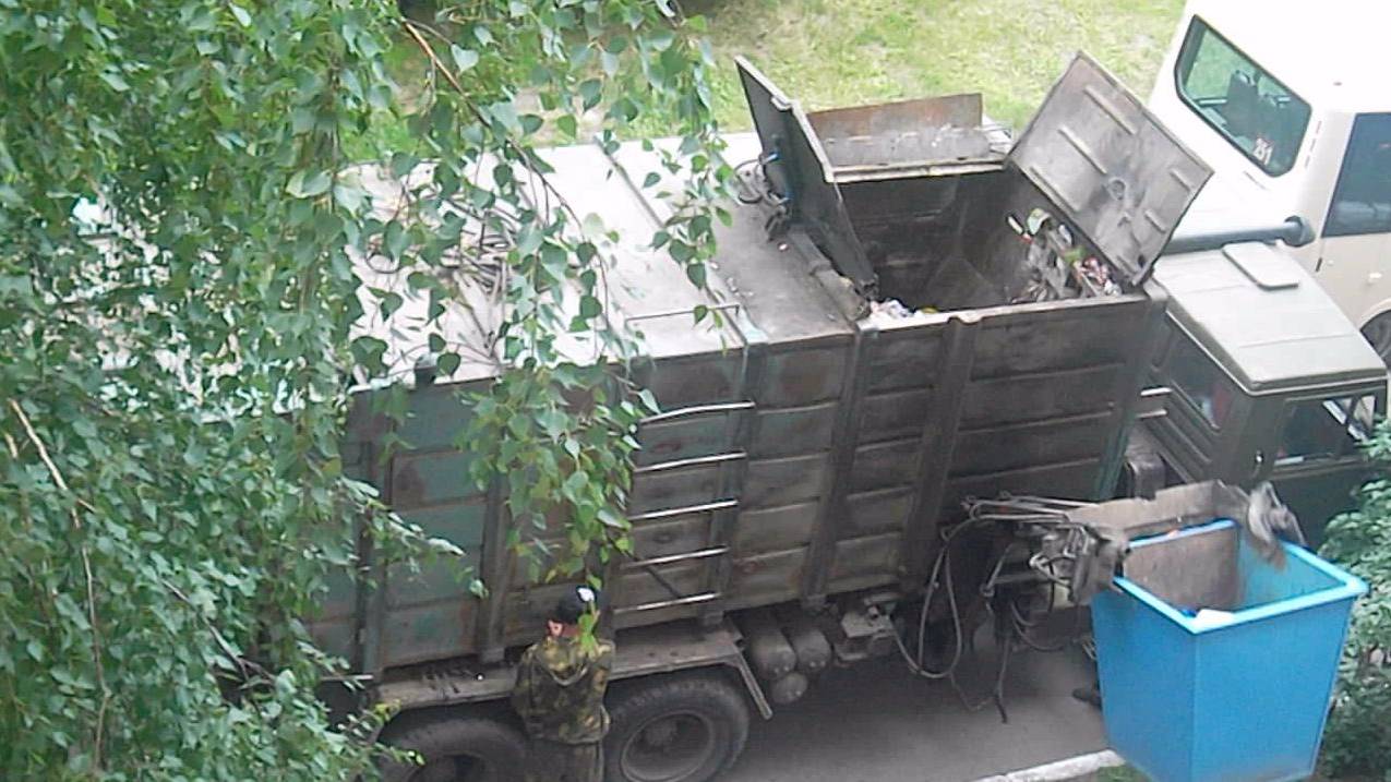 Мусоровоз КО-415А на шасси КамАЗ-53213 (Х 006 НЕ 22). / KAMAZ garbage truck.