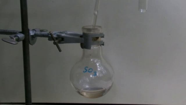 Reaktion zwischen Iod und Oleum
