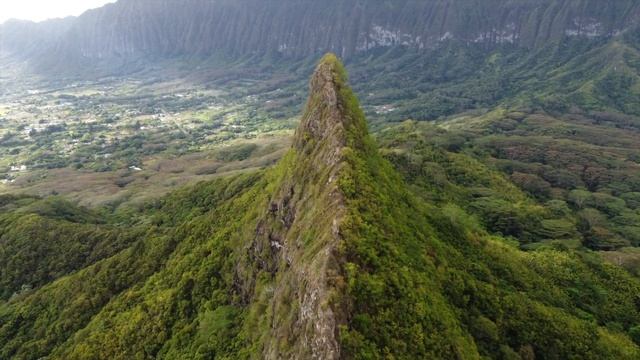 The Mount Olomana 3 Peak Hike/Climb. What to expect. Dangerous hike on Oahu Hawaii.