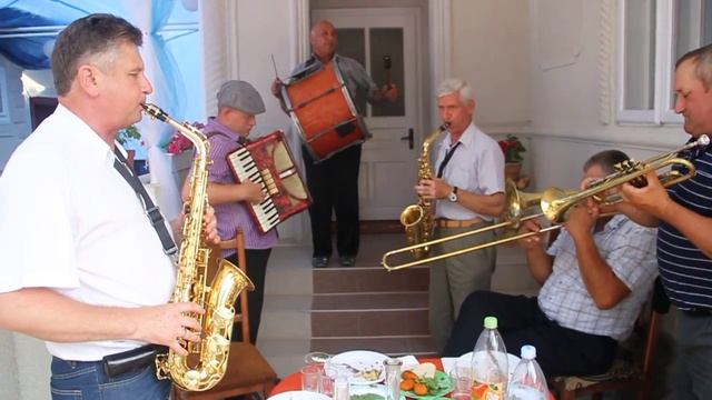 Нунта ин сатул Брэтушень 🎷🌟🎻🎵