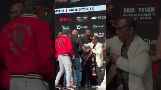 Битва взглядов перед боем. Майк Тайсон 👀 Джейк Пол.#shorts #miketyson #jakepaul #tysonpaul #нск