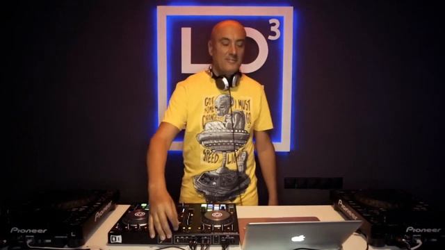 DJ DeribaZ.