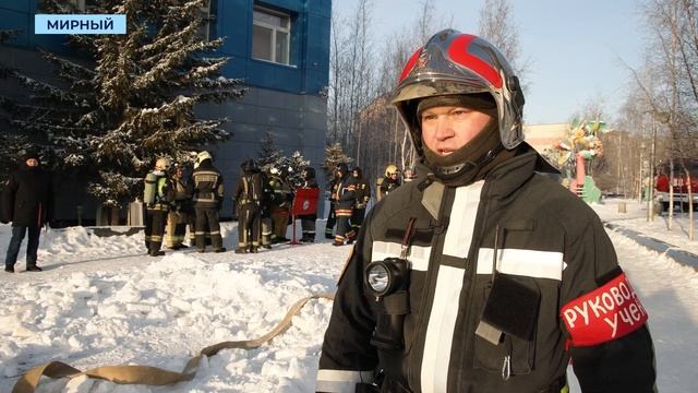 Во время мирнинских учений спасатели искали пострадавших во Дворце культуры «Алмаз»