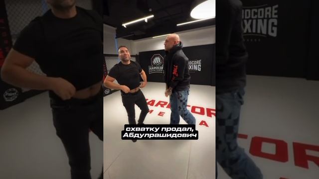 Камил Гаджиев приехал в офис Хардкора к Анатолию Сульянову, на подписание контракта на схватку с Асл