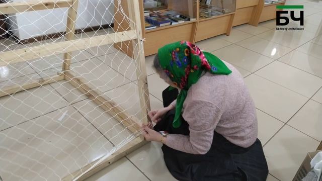 Прихожанки храма Архангела Михаила в Черемшане изготавливают маскировочные сети