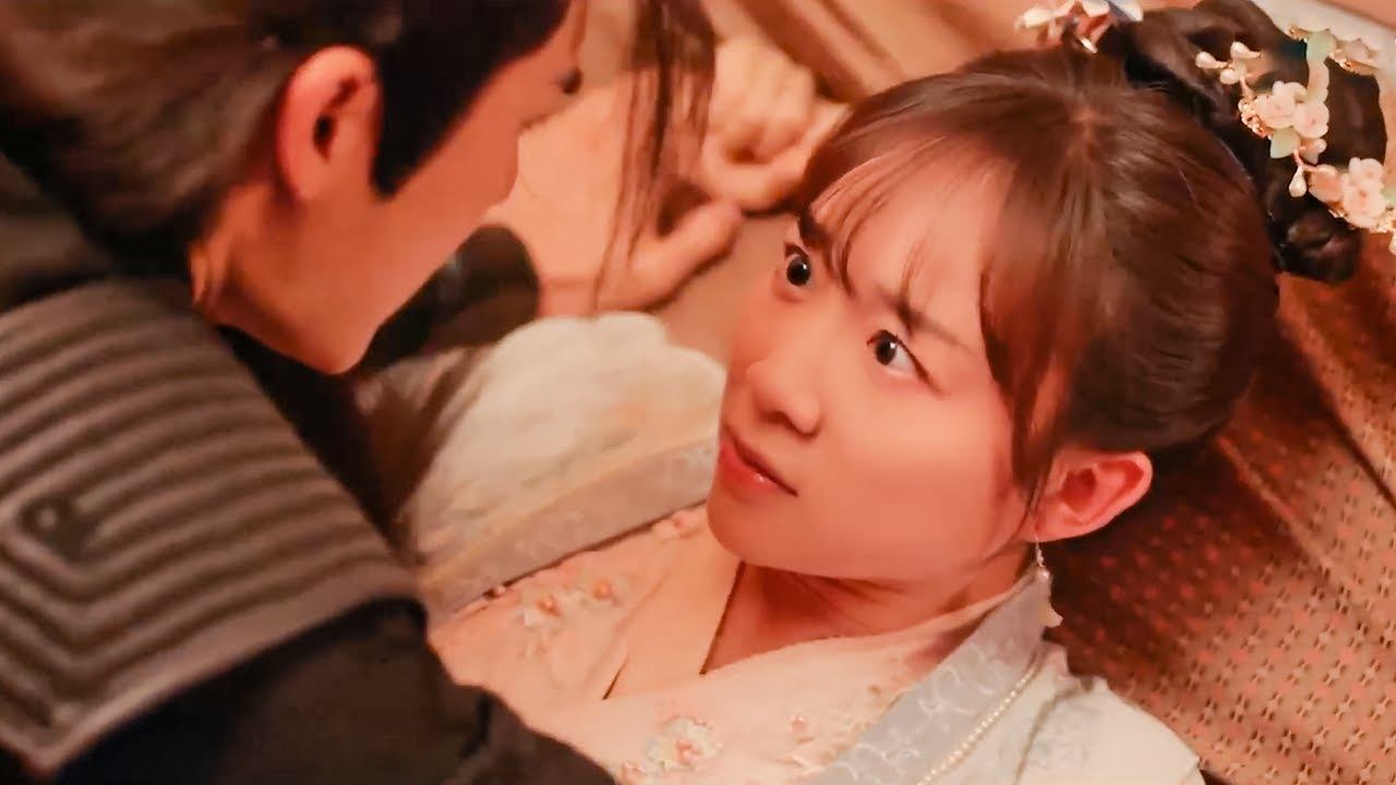 【Full Movie】男人把女孩压在床上，向女孩深情告白💋Chinese Drama