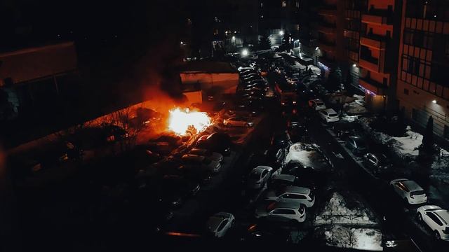 На улице Рашетова в Санкт-Петербурге горят втомобили