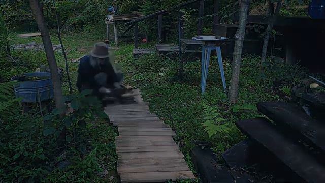 BRUKE. DIY Garden Pathways using scrap pallet wood.