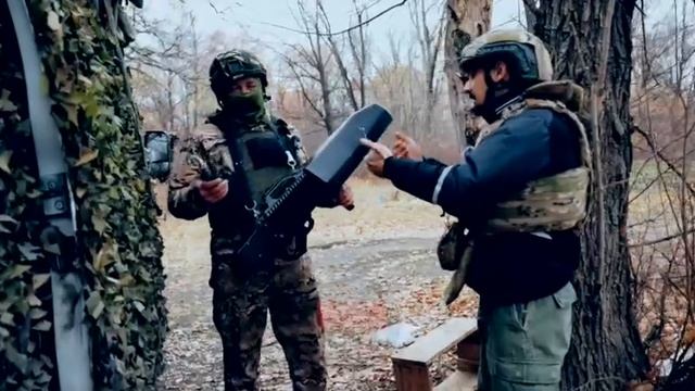 Расчёты РЭБ прикрывают артиллерию на Донецком фронте.