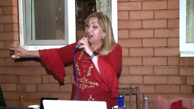 Поёт Дзиццоева Галина,ансамбль  _АМОНД_