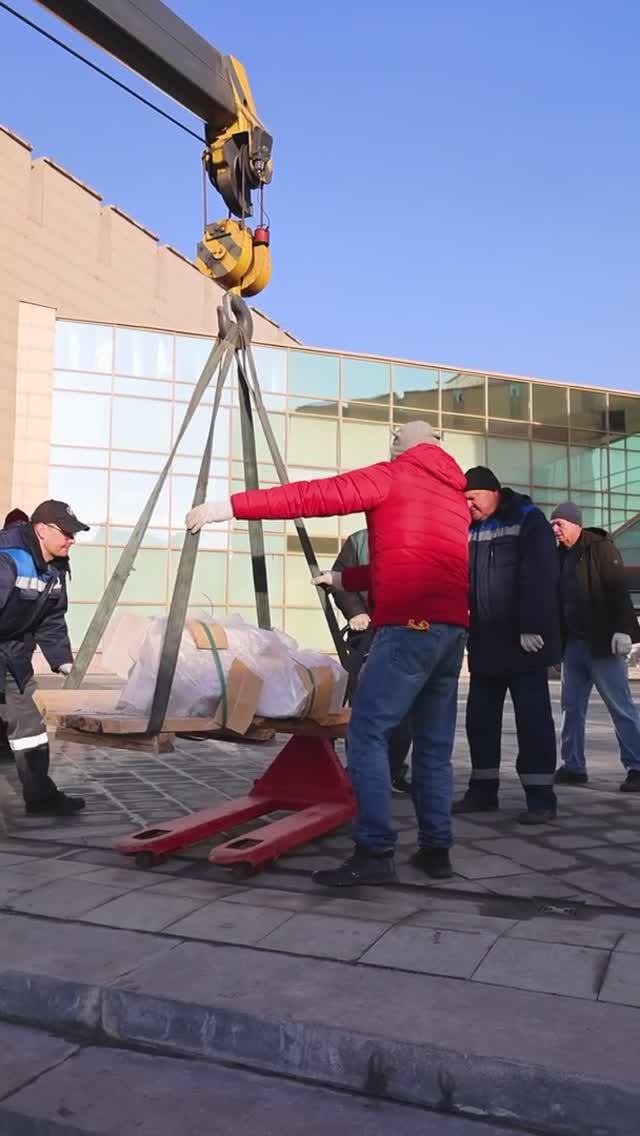 Установка скульптур из белого мрамора в Государственном историческом музее Южного Урала