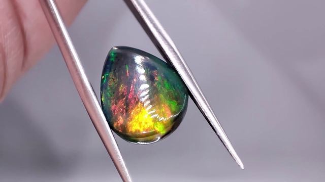 4.33 ct. Опал груша. Эфиопия