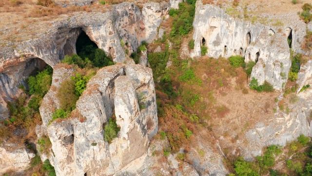 Фантастичните скали покрай Искъра между Кунино и Карлуково - Kunino Karlukovo rocks long