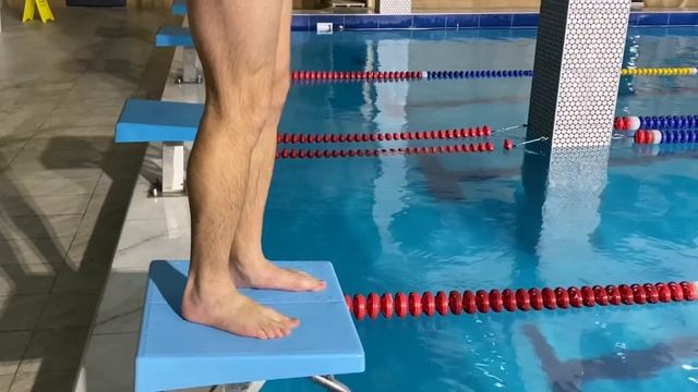 Как прыгать в бассейн с тумбочки