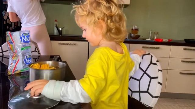 НикиЛьвенок готовит с мамой! Видео для детей!