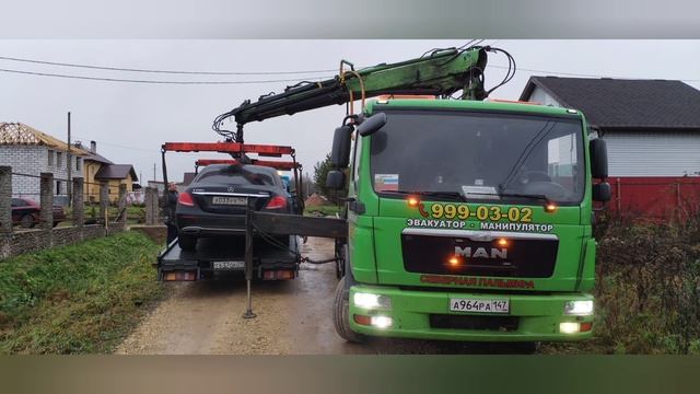 Выгрузка автомобиля с эвакуатора газель
