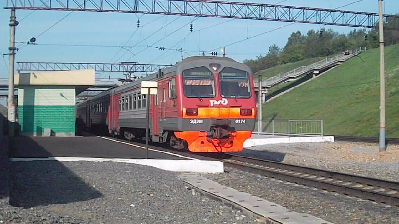 Электропоезд ЭД9М-0174. Отправление.