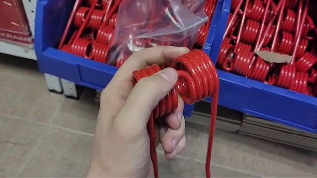 84390221 Зуб (палец) пружинный на подборщик (New Holland FR)